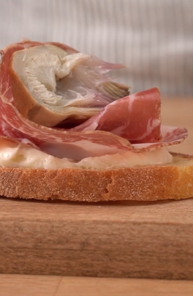 Bruschetta con Coppa Stagionata e crema di parmigiano