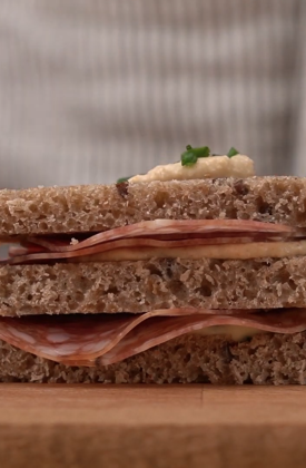 Tramezzino con Salame Abruzzese e hummus