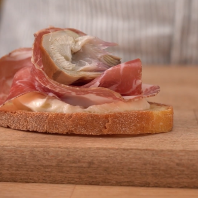 Bruschetta con Coppa Stagionata e crema di parmigiano