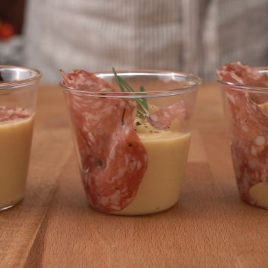 Salame al Tartufo e crema di ceci