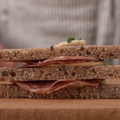 Tramezzino con Salame Abruzzese e hummus