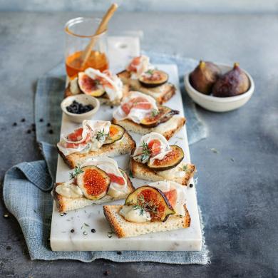 Pane tostato con gorgonzola dolce, fichi e pancetta La Dulcissima